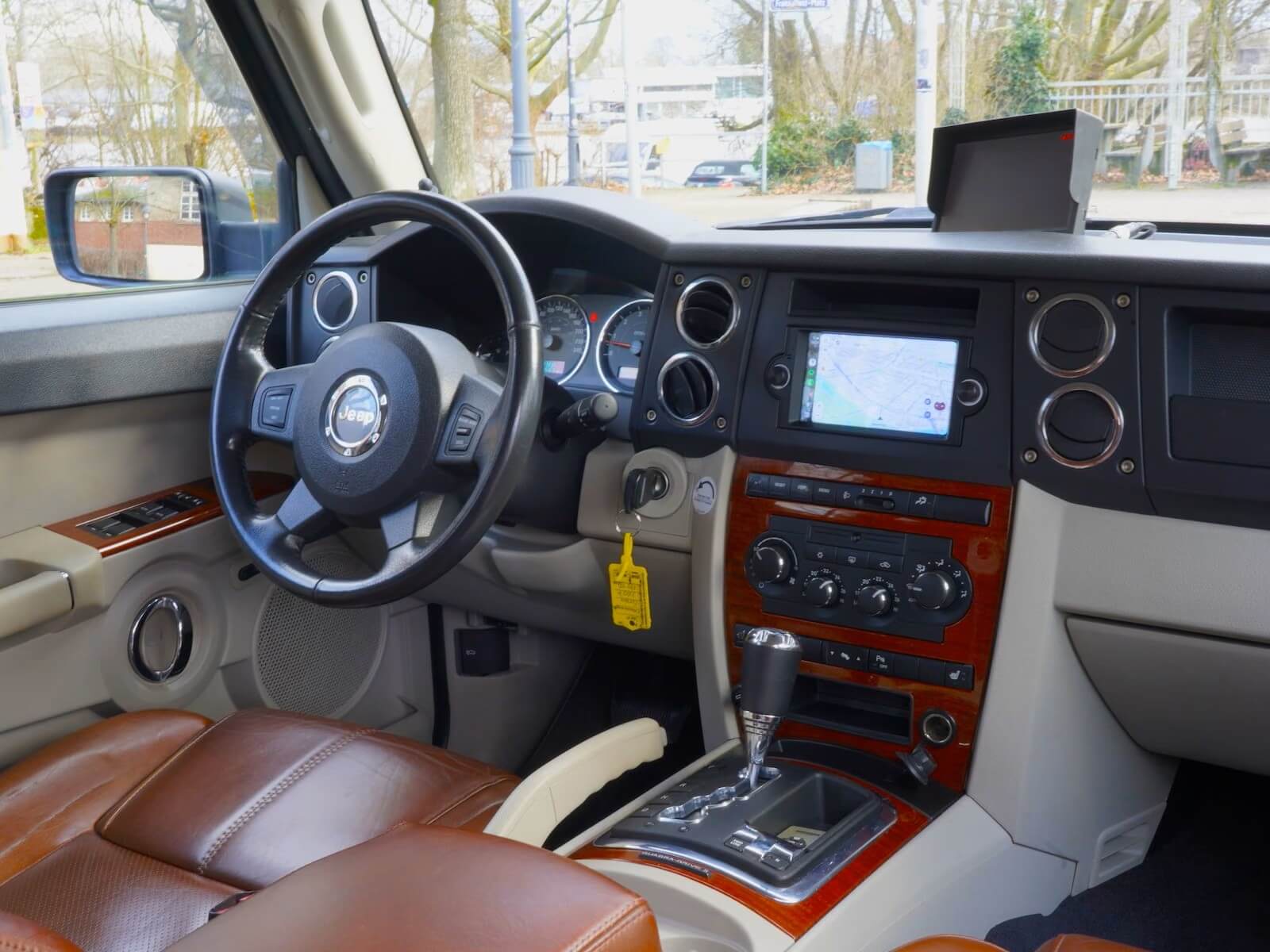 Interior incompatibil cu KIT-COMMANDER