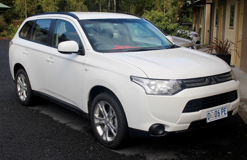 Mitsubishi_Outlander1